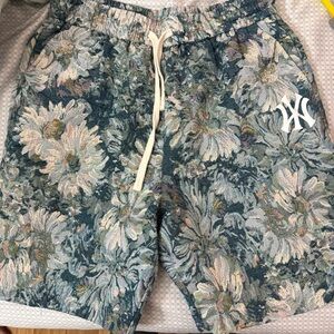 Floral Patterned Men's Shorts - M